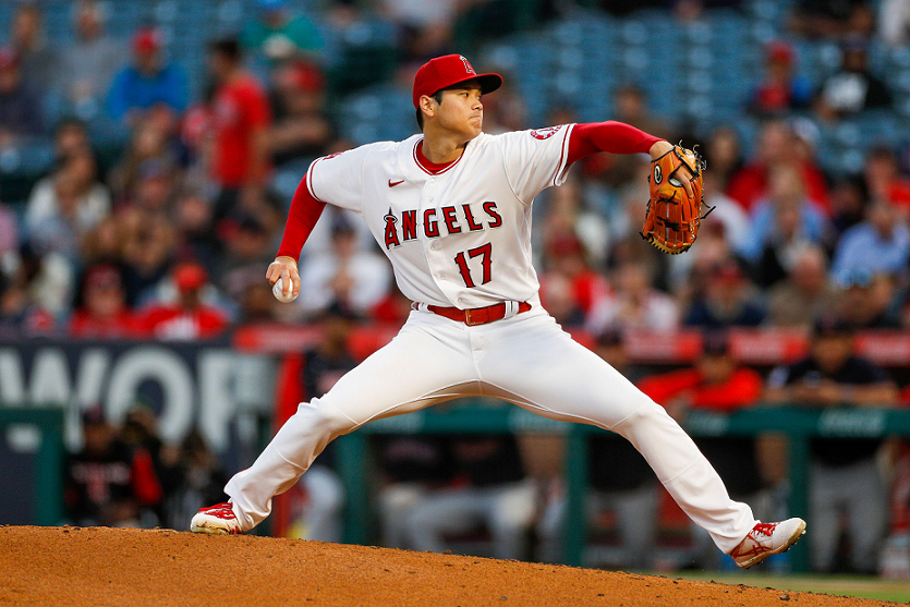 Angels' Shohei Ohtani Limps Off With Apparent Leg Injury vs