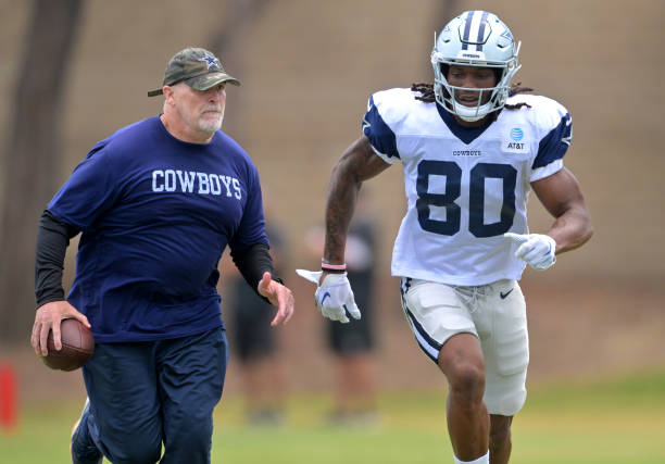 Cowboys DC Dan Quinn receives game ball after blowout win over Falcons