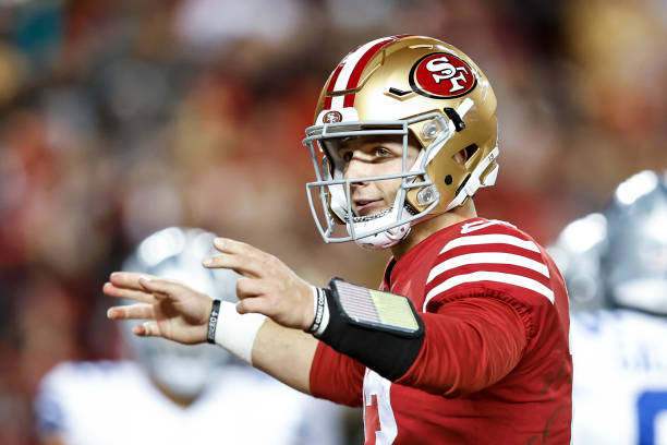 49ers' Brock Purdy makes NFL history with sixth successive two-TD effort -  A to Z Sports