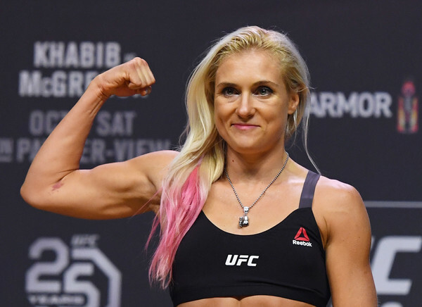 Yana Kunitskaya flexing at her weigh in. Kunitskaya vs Stoliarenko.