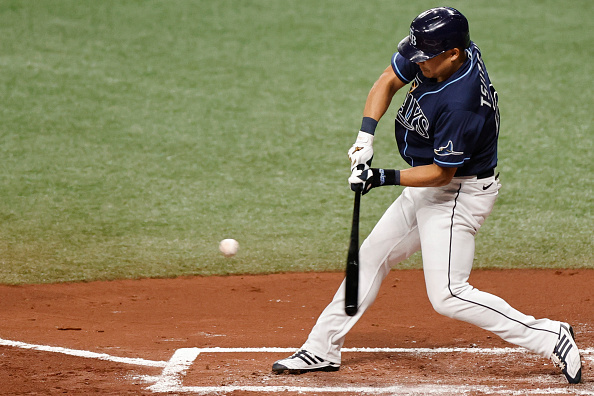 Rays new addition Yoshi Tsutsugo blasts first MLB home run! 