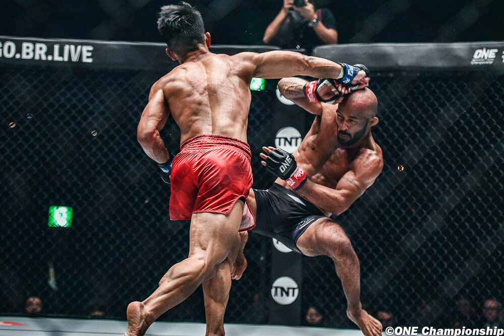 Danny Kingad punching Demetrious Johnson