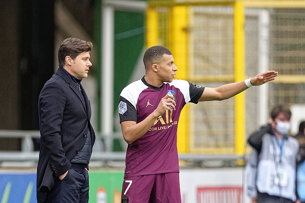 Mauricio Pochettino with PSG star Kylian Mbappe.