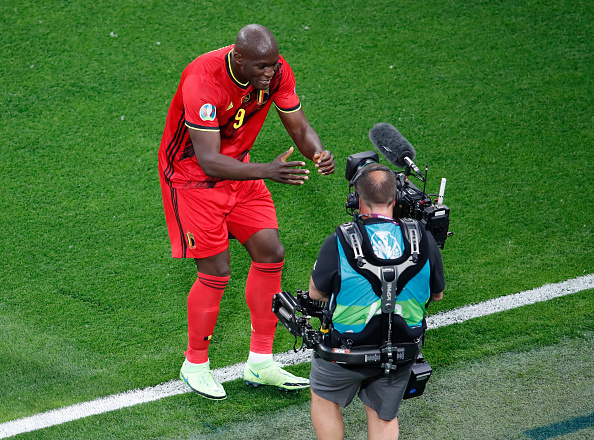 Romelu Lukaku sending a message to his team mate Eriksen in front of the camera in the match between Belgium and Russia.