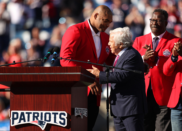 Richard Seymour Receives Patriots Hall of Fame Call From Robert Kraft 