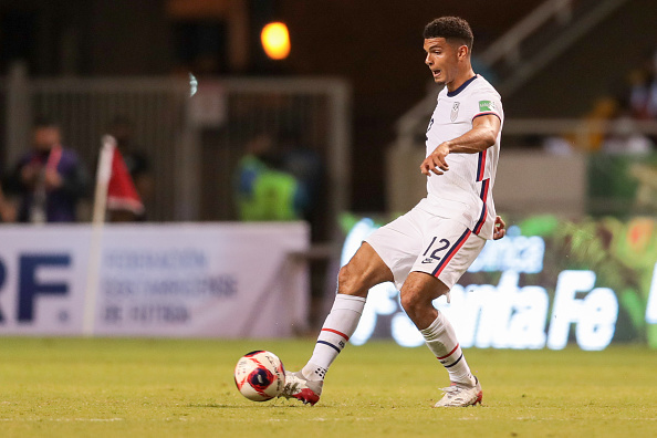 The USMNT's Miles Robinson plays a pass against Costa Rica on March 30, 2022.