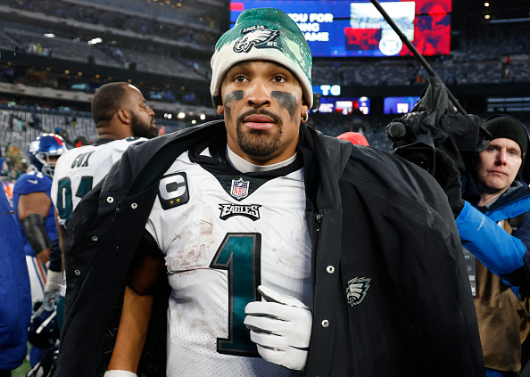 How Jalen Hurts pushups, Carson Wentz's 'lab' can end in Eagles reunion