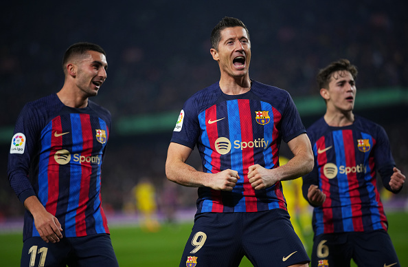 Barcelona contractually bound to hand Lewandowski the #9 jersey next season