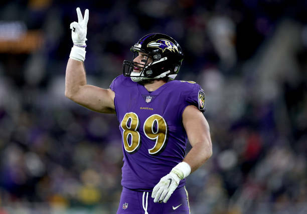 Yahoo Fantasy Sports on X: Should Mark Andrews be the first TE off draft  boards? @scott_pianowski and @andybehrens discuss why the Ravens offense is  one to target in fantasy. Apple:  Spotify: