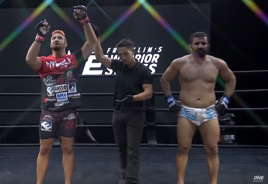 Daniel van Heerden wins via TKO